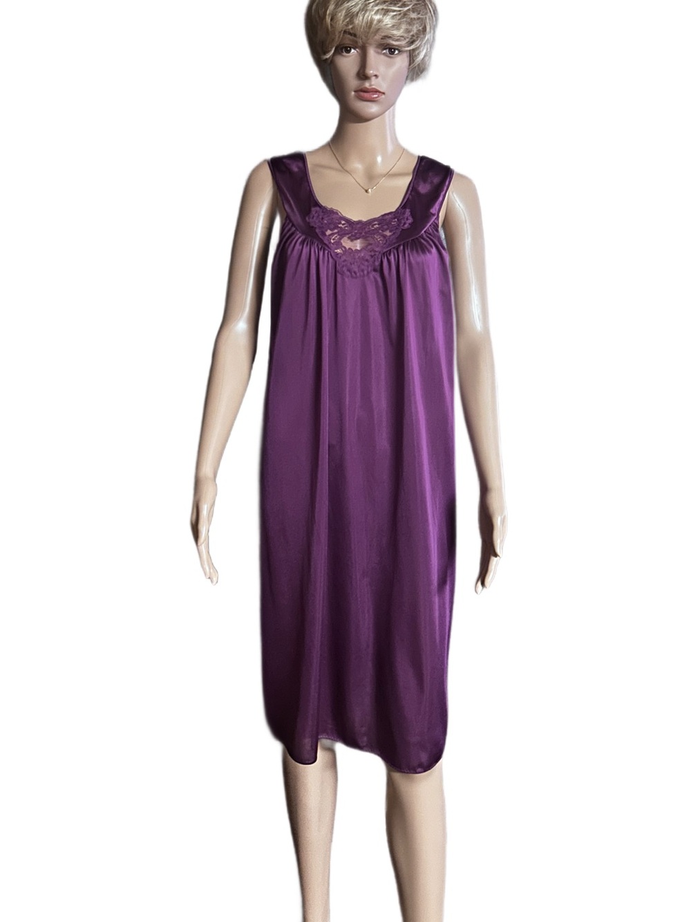 Lorraine ~ Women’s Large ~ Vintage ~ USA ~ Sexy ~ Purple Sleeveless Nightgown